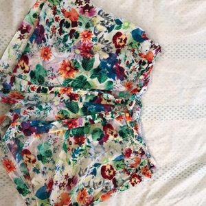 Women flower shorts